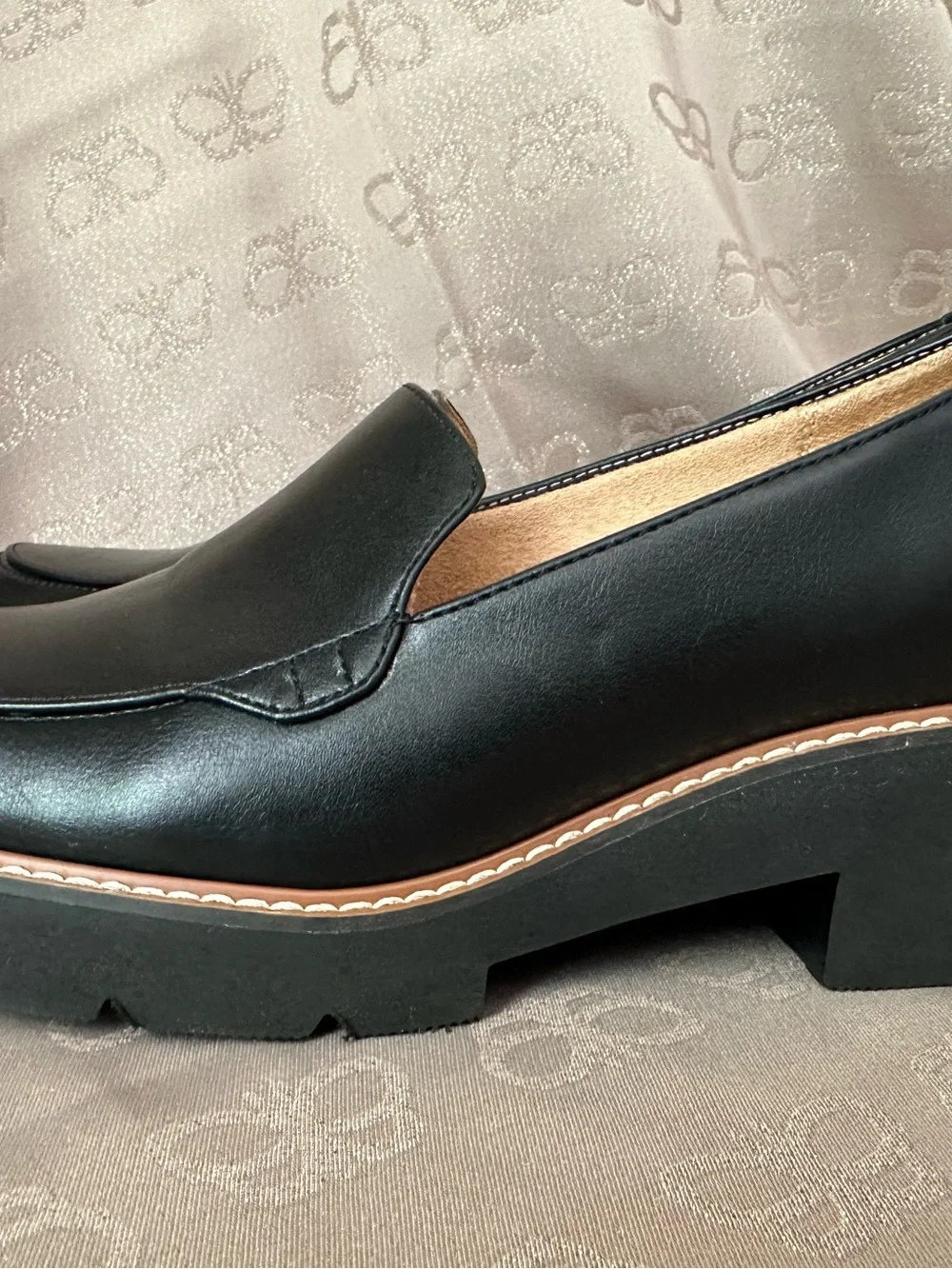Naturalizer Black Leather Lug Loafers